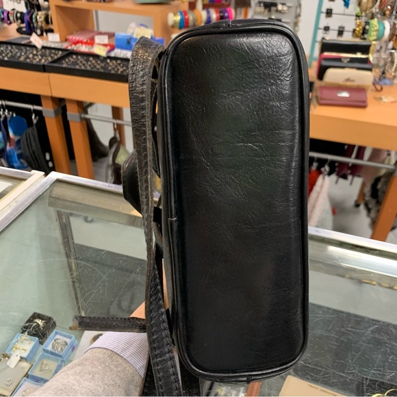 Vera Pelle Black Backpack with Zipper Accents - Picture 5 of 7